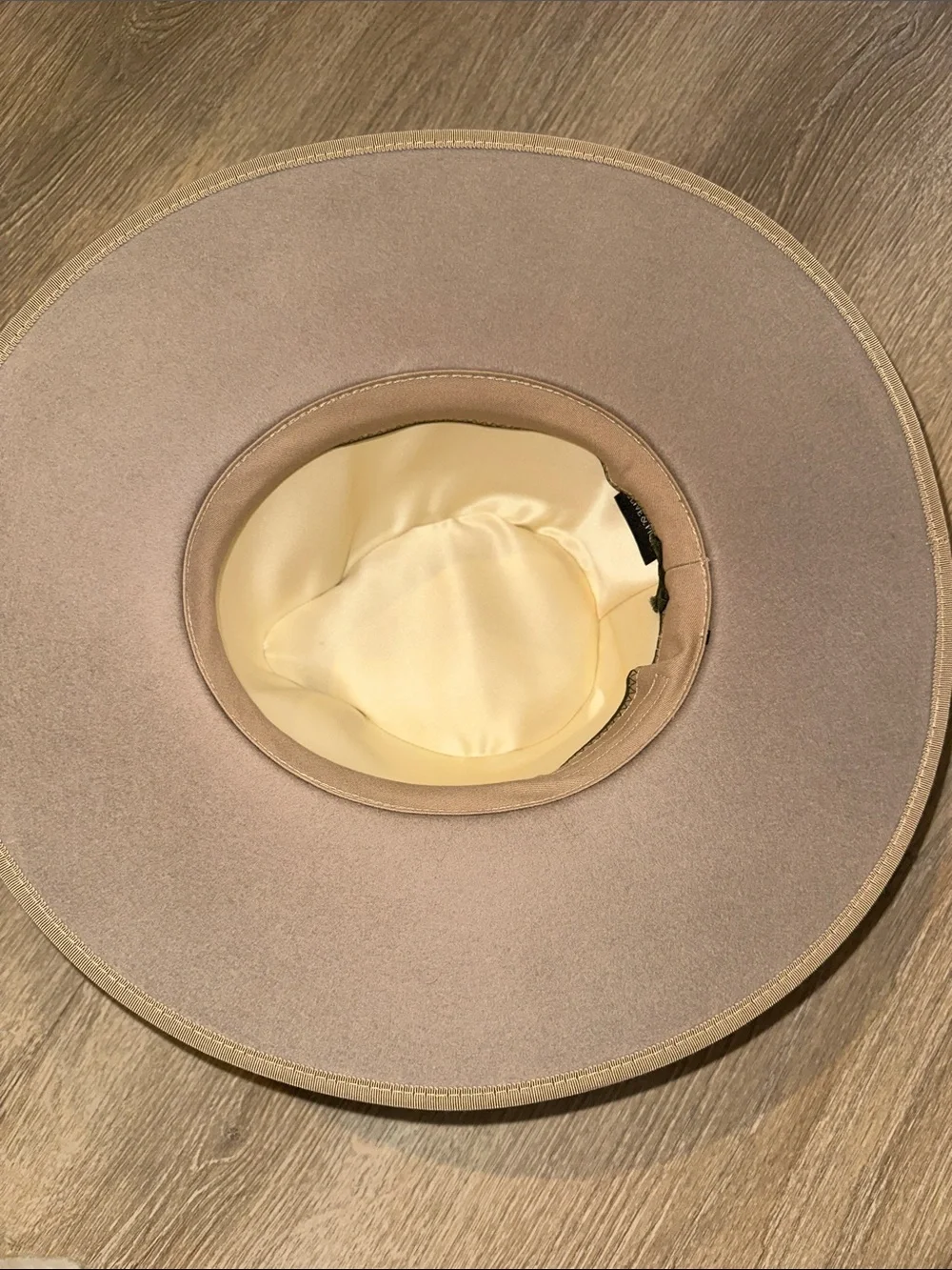Women’s wide brim hat